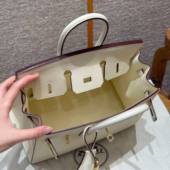 Classic Hermes Bag: A Stylish and Versatile Choice for Elegance - Picture 6 of 6